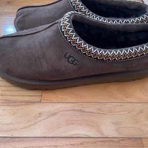 Mens Size 10  Tasman Uggs in Chocolate New- never worn. No box